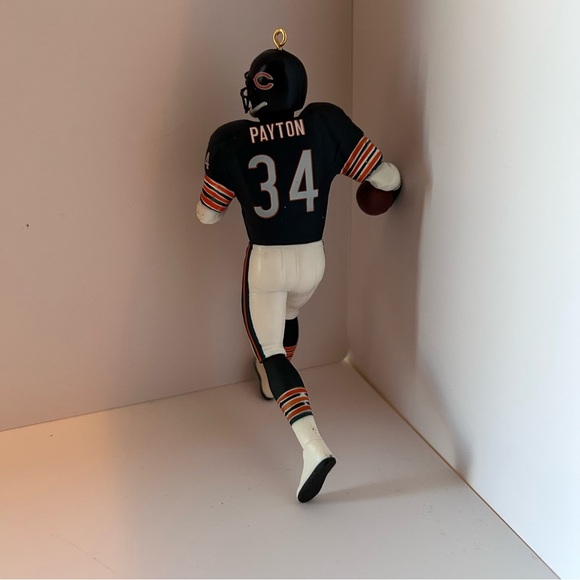 Hallmark Keepsake NFL Walter Payton 2012 Ornament - Picture 4 of 6